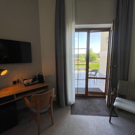 Bobritsa Dacha Hotell Exteriör bild