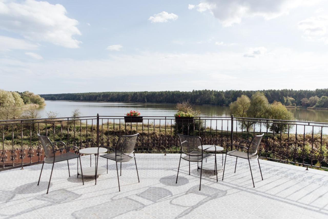 Bobritsa Dacha Hotell Exteriör bild