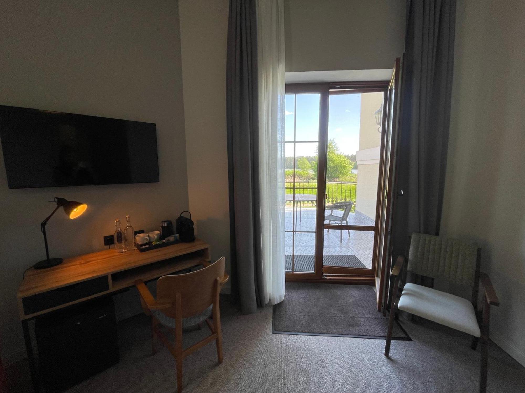 Bobritsa Dacha Hotell Exteriör bild